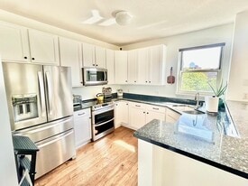 Building Photo - 580 N 2nd St