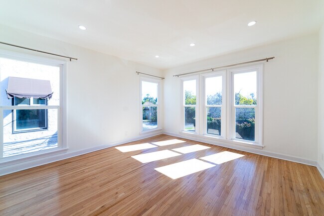 Building Photo - 5065 Edgewood Pl