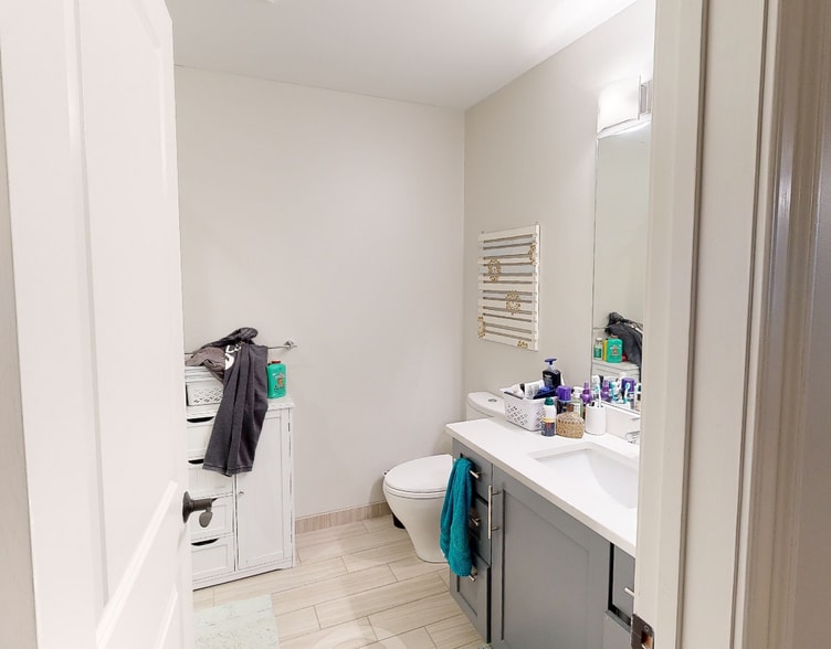 Building Photo - 164 Hampshire St