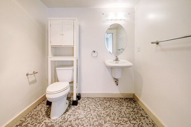 Building Photo - 68 Harriet St