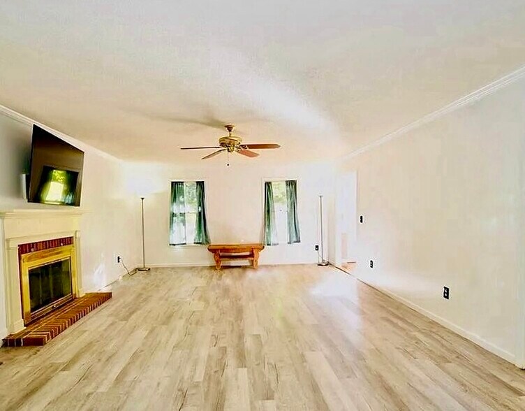 Building Photo - 510 Squire Cir