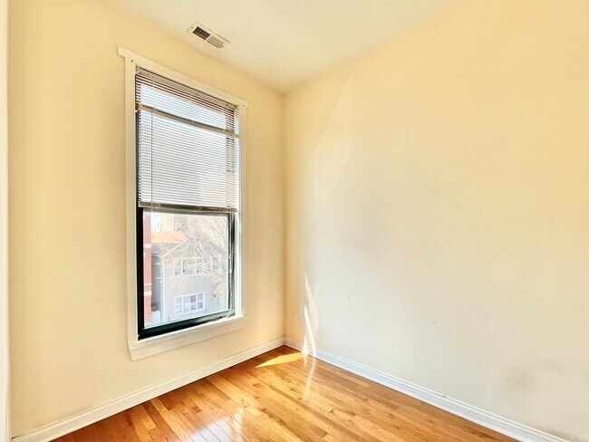 Building Photo - 1629 S Throop St