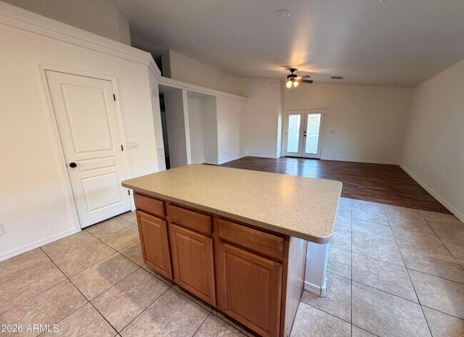 Building Photo - Charming 3 bed + bonus room, 2 bath home in the Ghost Ranch Communtity