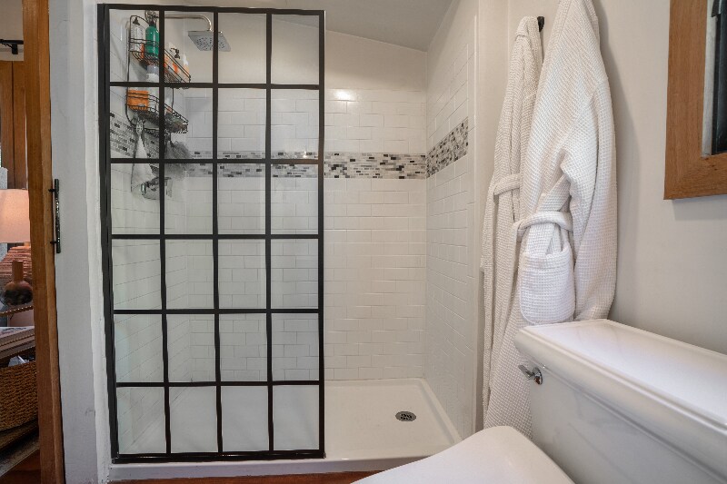 Building Photo - 617 Acacia Ln