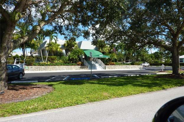 Building Photo - 18081 SE Country Club Dr