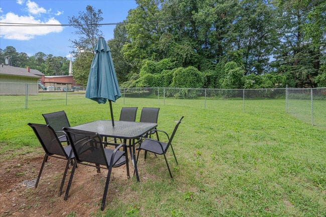 Building Photo - 200 Parthenia Dr