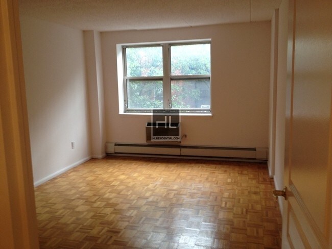 Building Photo - 303 Elizabeth St