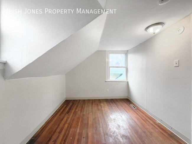 Building Photo - 270 Locust St