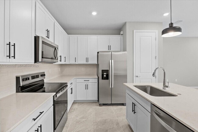 Building Photo - 2880 SE Federal Hwy