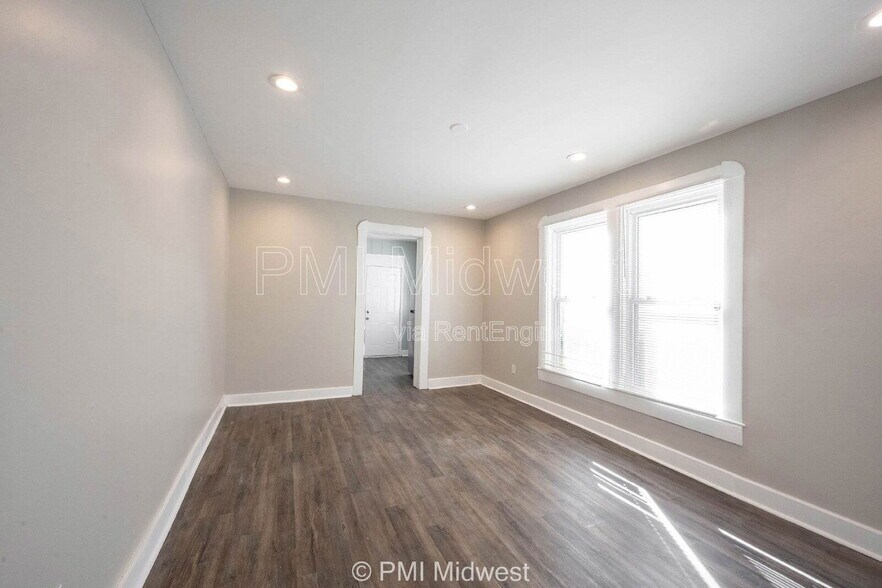 Building Photo - 101 N State Ave