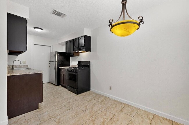 Building Photo - 6605 Bluestone St