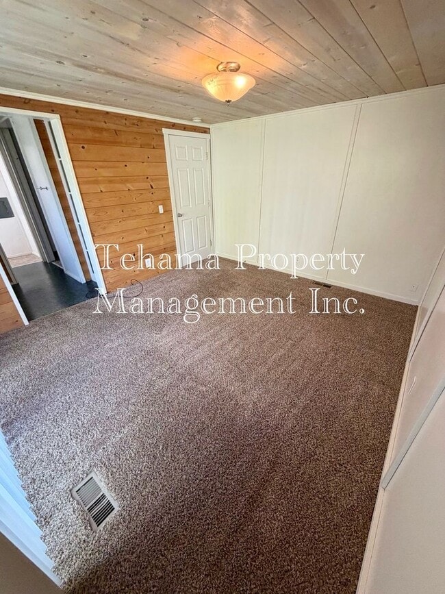 Building Photo - 3 Bedroom Home With Central Heat and Air