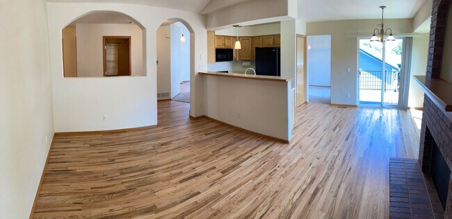 Building Photo - Charming Ranch Style Home