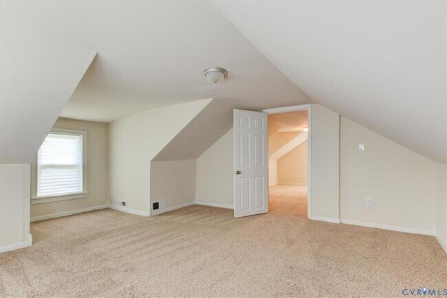 Building Photo - 5 N Oak Ave
