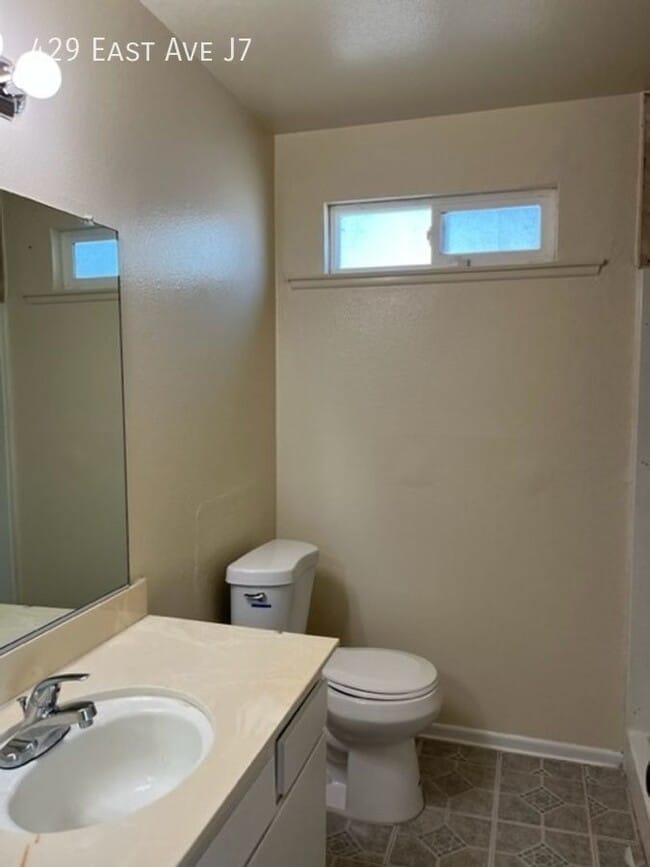 Building Photo - 429 E Avenue J7