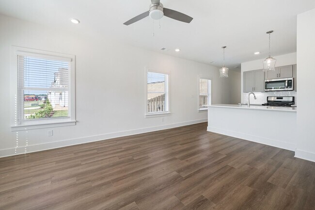 Building Photo - Luxury Living- One Bedroom with Garage and...