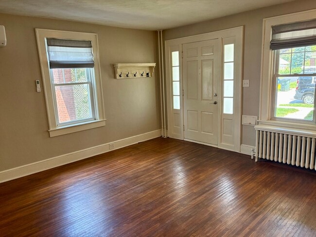 Building Photo - 4 Bedroom 1.5 Bath in Suburban SD- Large Yard/Deck and Garage
