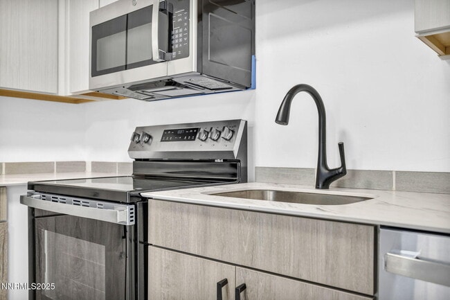 Building Photo - 1642 York Wy