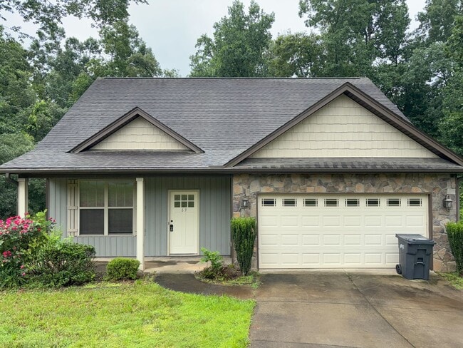Primary Photo - 4 bedroom, 2.5 bath centrally located in TR