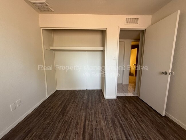 Building Photo - 4717 N 82nd Ave