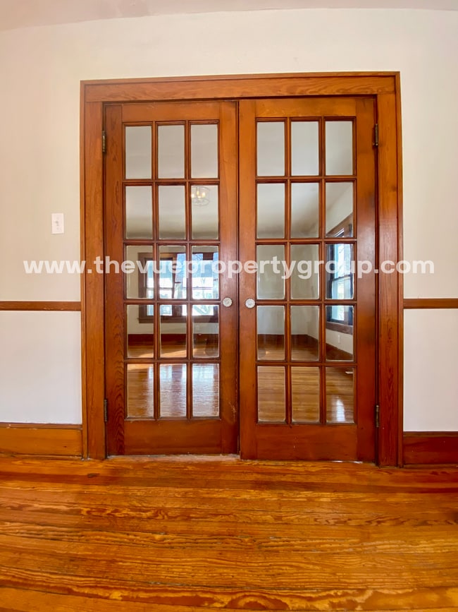 Building Photo - 3BR Beauty with Hardwood Floors + Remodeled Kitchen + Fenced Yard!