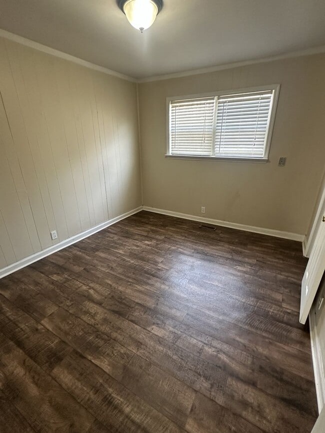 Building Photo - Peaceful 3 Bedroom 1 Bathroom House! Hixson, TN!