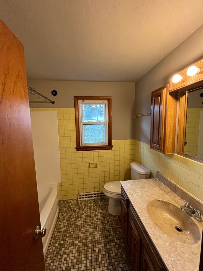 Building Photo - 2006 White St