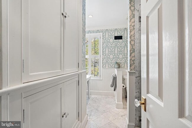 Building Photo - 400 S Lee St