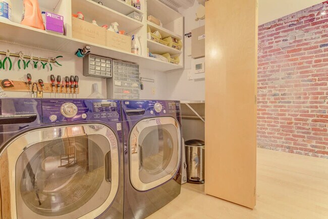 Building Photo - 101 Harrison St