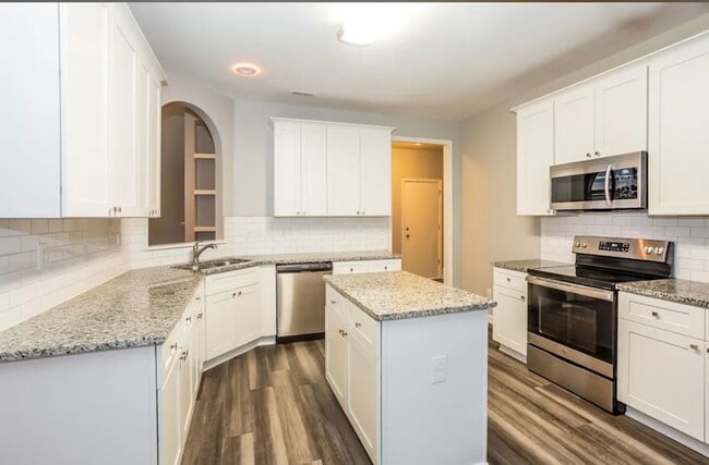 Building Photo - 8311 Springhead Ln