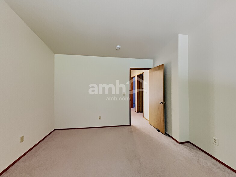 Building Photo - 2078 SE 8th Dr