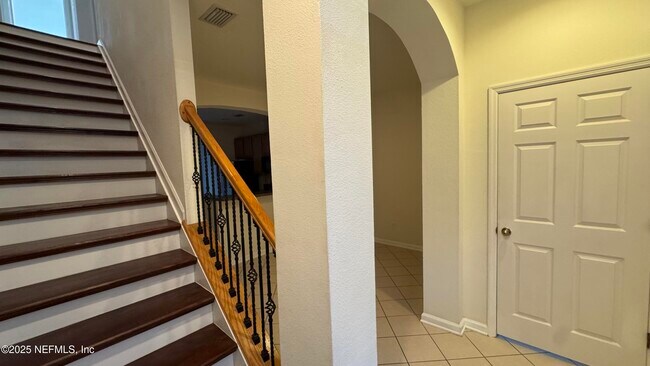 Building Photo - 12999 Sunset Lake Dr