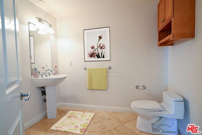 Building Photo - 5831 Seawalk Dr