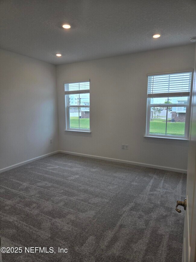 Building Photo - 207 Brandon Lks Dr