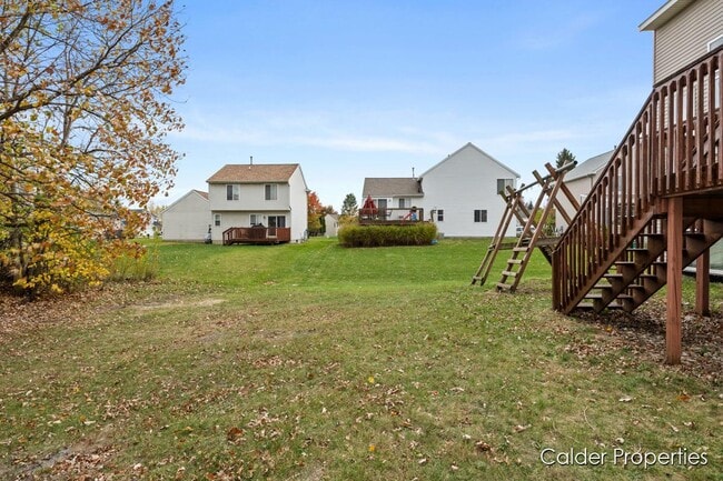 Building Photo - 5686 E Falling Leaf Dr SE
