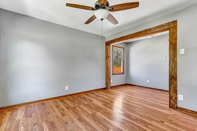 Building Photo - 421 Evanrude Ln