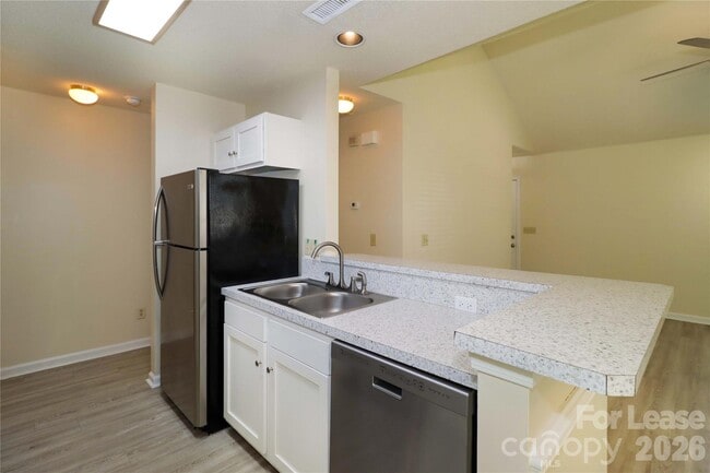 Building Photo - 155 Green Dragon Ct