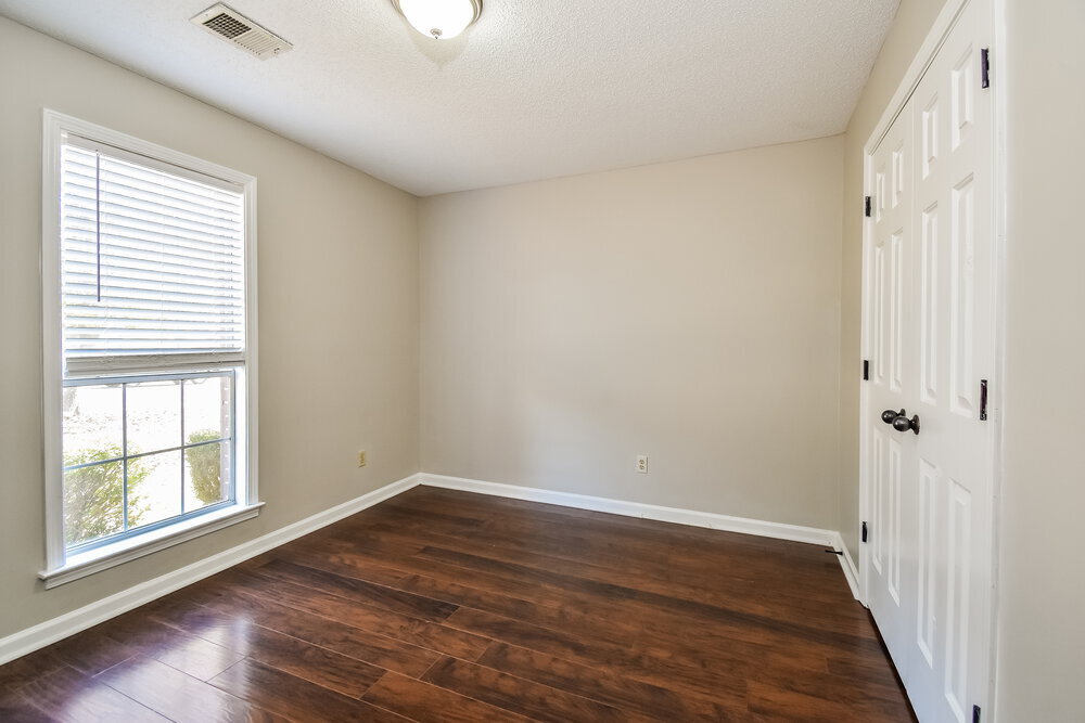 Building Photo - 9355 Lacee Ln