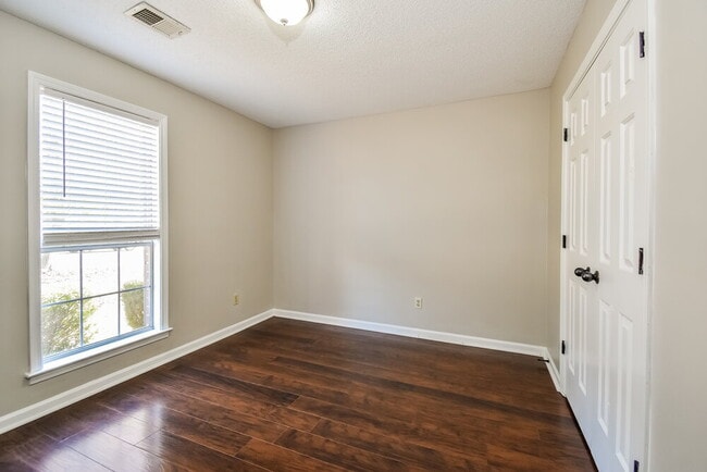 Building Photo - 9355 Lacee Ln