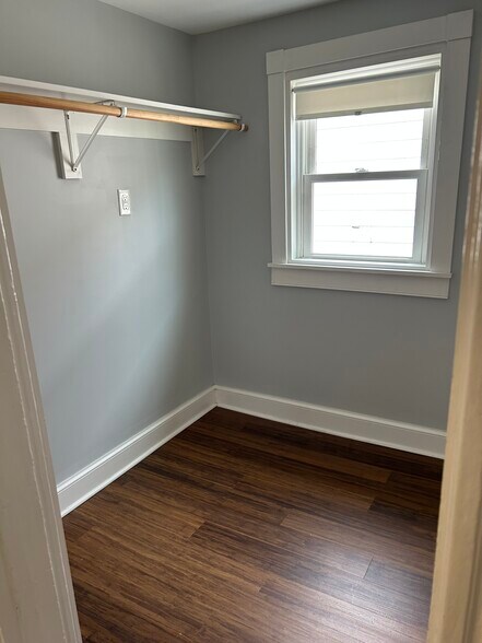 Building Photo - 1103 Oakwood Ave