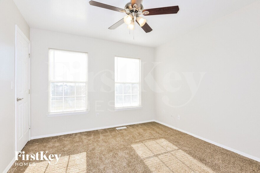 Building Photo - 209 Royallsprings Pkwy