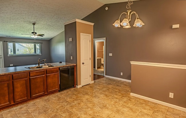 Building Photo - 2403 Cushing Dr
