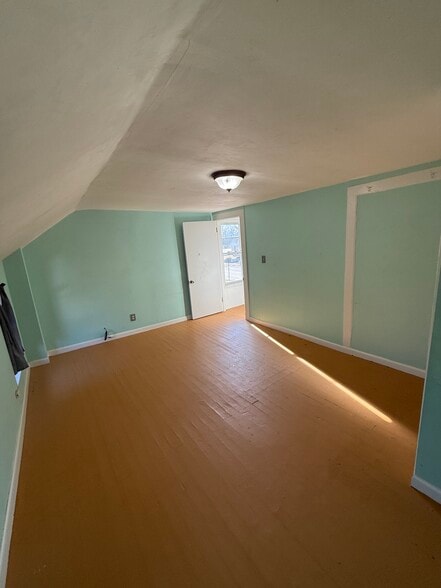 Master bedroom, aft - 56 House St