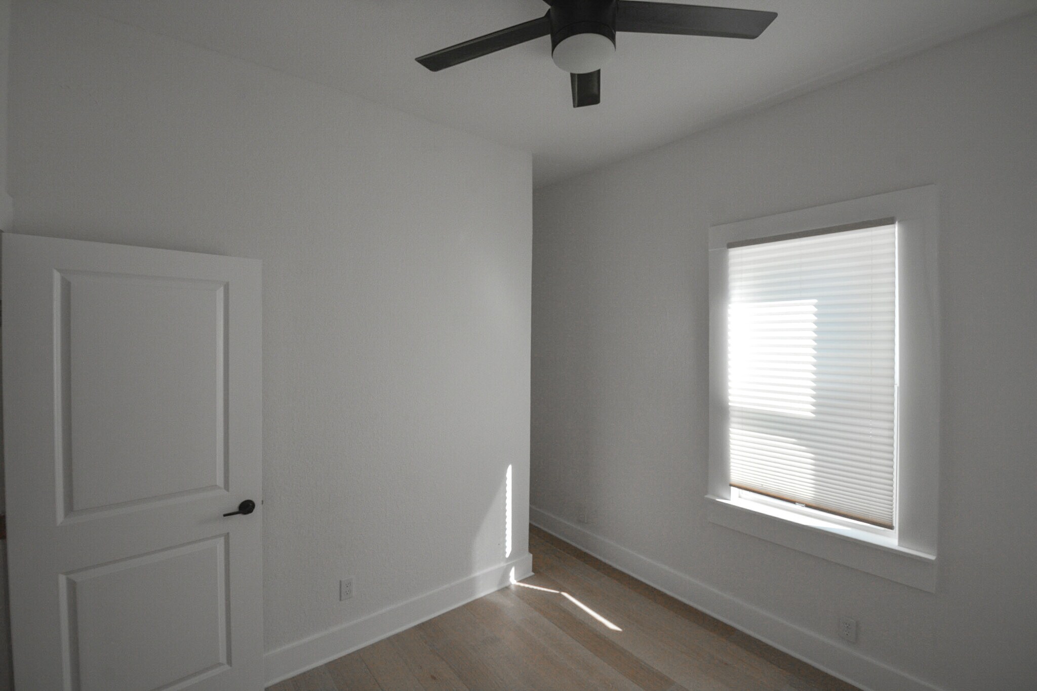 Bedroom 2 - 812 W Russell Pl
