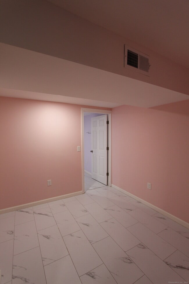 Building Photo - 44 Rosemary Ln