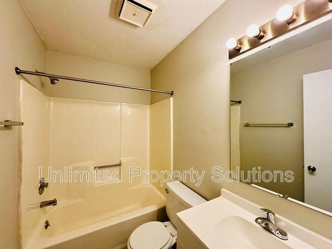 Building Photo - 215 Sunn Aire Ct