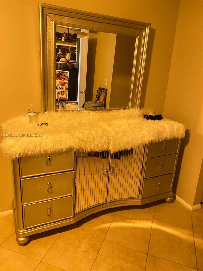 Building Photo - 2701 Riverside Dr