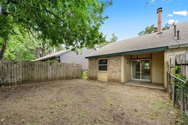 Building Photo - 6903 Woodhue Dr