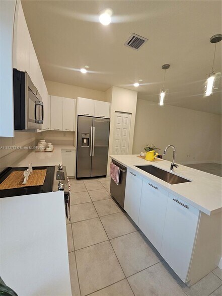 Building Photo - 4760 NW 83rd Pky