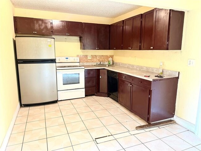 Building Photo - 2625 NW 60th Way